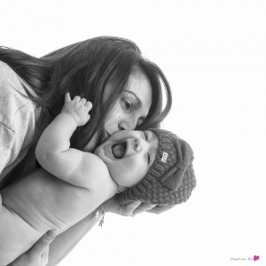 photographe-studio-portrait-maternite-emotion-riscle
